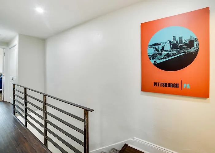 Walk To Walnut St: Pet-friendly Home! Holiday home *