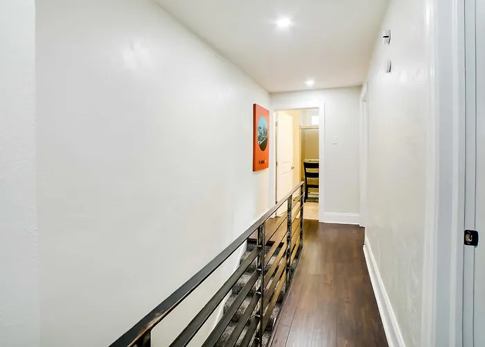 Walk To Walnut St: Pet-friendly Home! Holiday home Pittsburgh