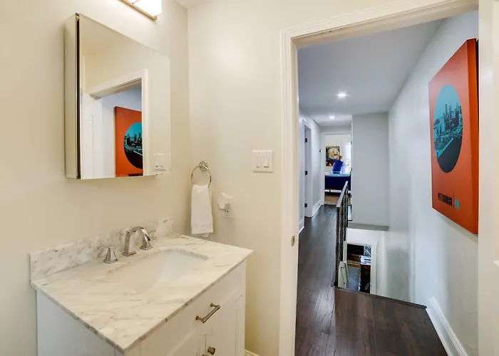 Walk To Walnut St: Pet-friendly Home! *