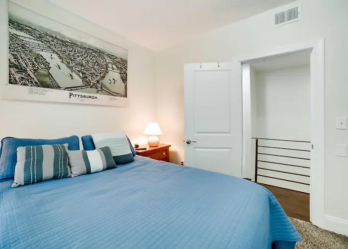 Walk To Walnut St: Pet-friendly Home! Holiday home Pittsburgh