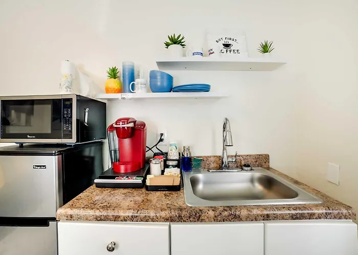 Walk To Walnut St: Pet-friendly Home! *