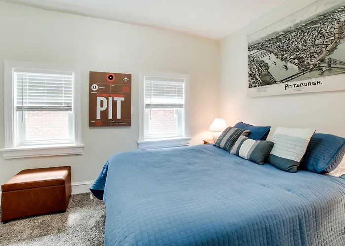 Holiday home Walk To Walnut St: Pet-friendly Home!