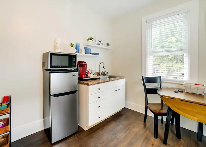 Walk To Walnut St: Pet-friendly Home! Holiday home Pittsburgh